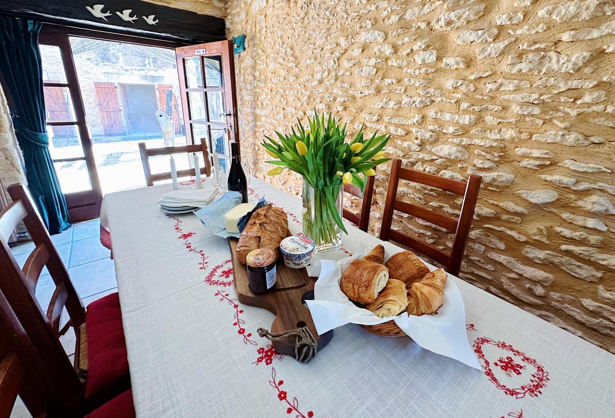 Le Chevrefeuille Chambres D'Hotes Et Gites De Charme Meyrals Екстериор снимка